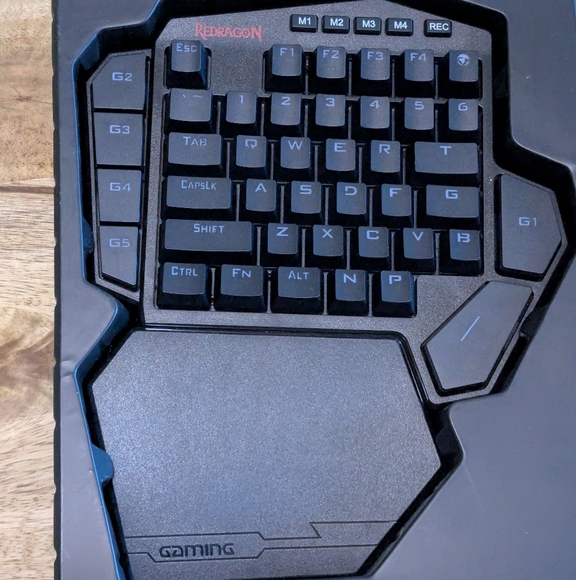 NWOT Redragon K585 DITI Wired One-Handed RGB Mechanical Gaming Keyboard - Picture 7 of 9